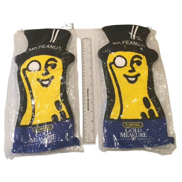 MR. Peanut Planters Gold Measure Baking & Cooking Nuts Oven Mitts Set of 2 - Picture 2 of 3
